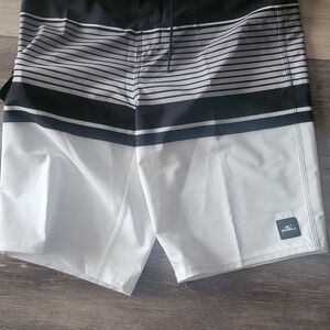 O'Neill Black & White Striped Men's Boardshorts Brans New Never Worn